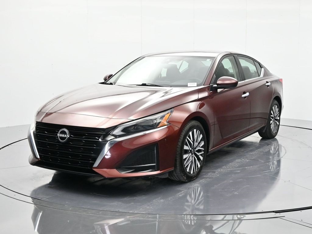 Used 2023 Nissan Altima 2.5 SV Sedan