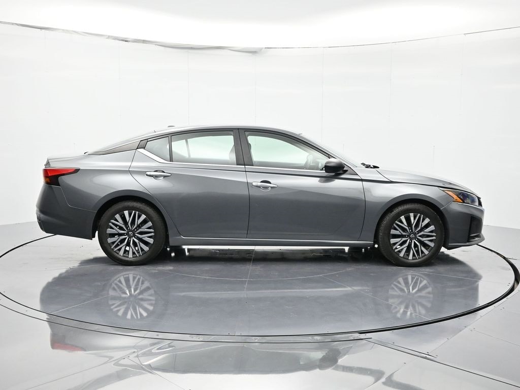 Used 2024 Nissan Altima 2.5 SV Sedan