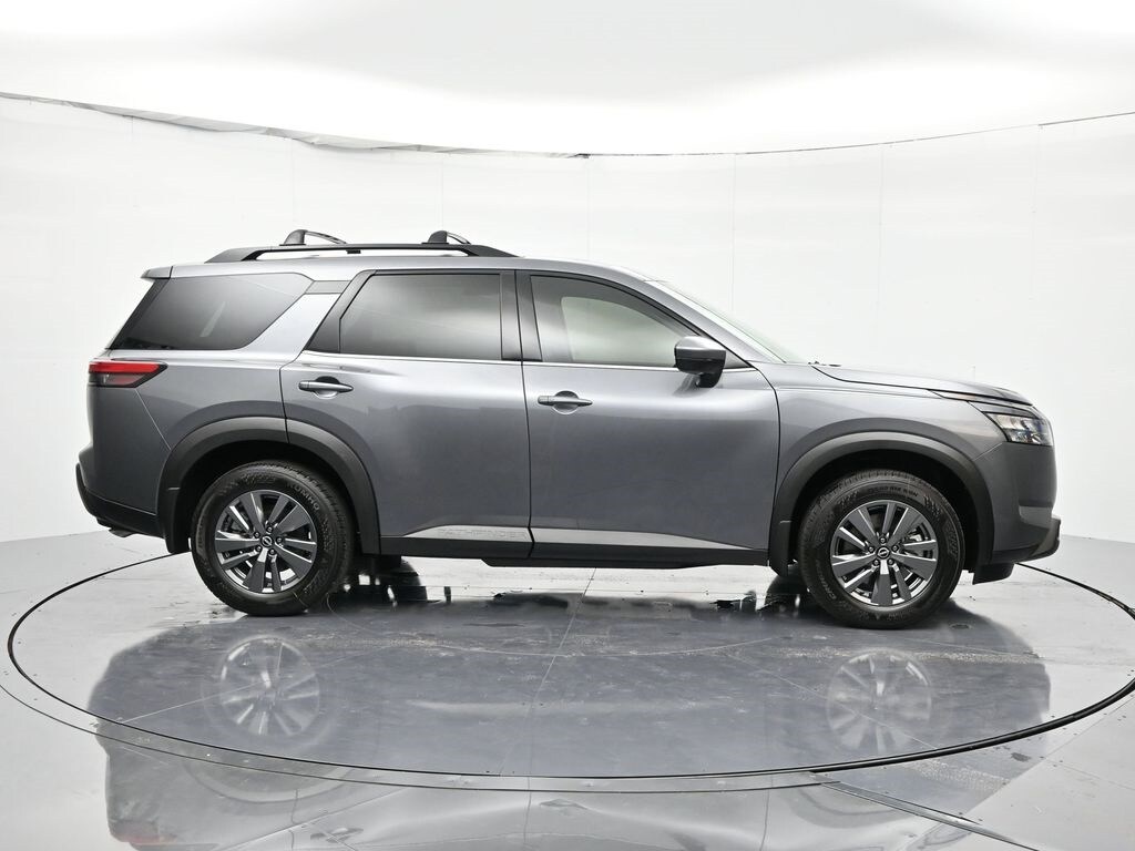 2025 Nissan Pathfinder SV photo 4
