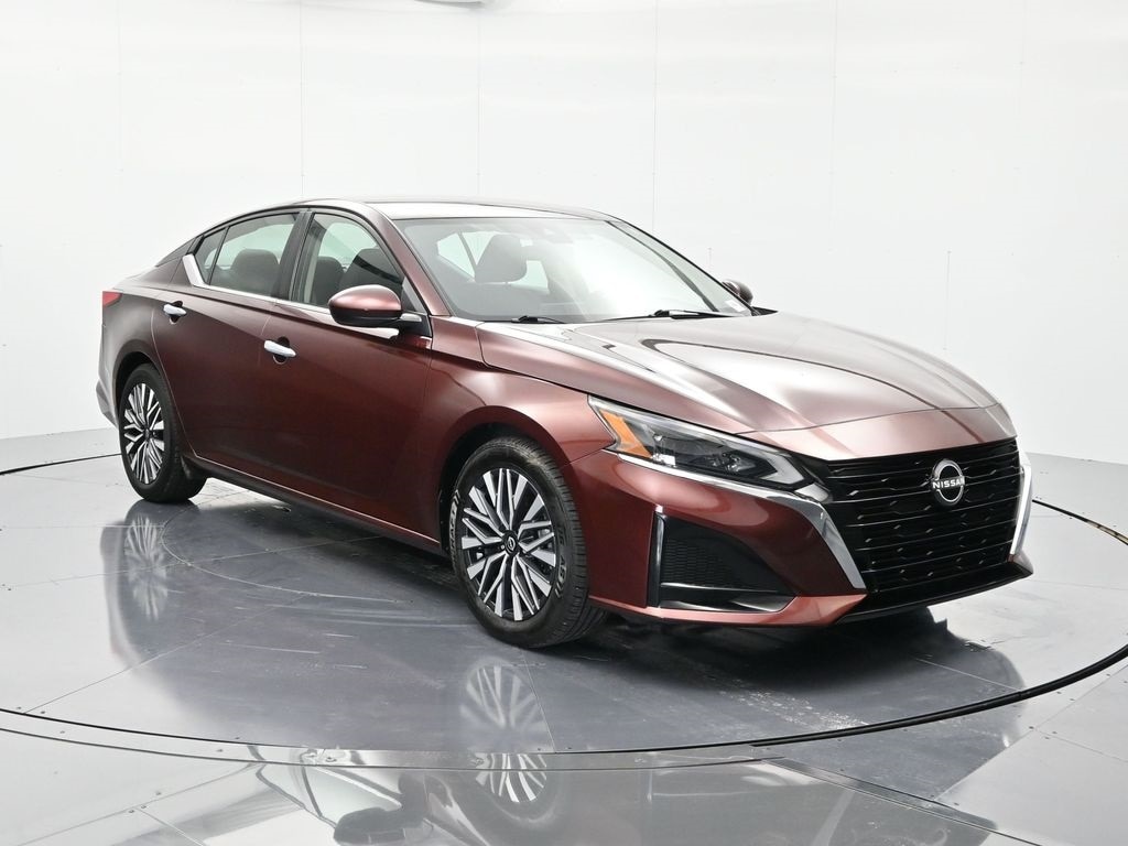 Used 2023 Nissan Altima 2.5 SV Sedan