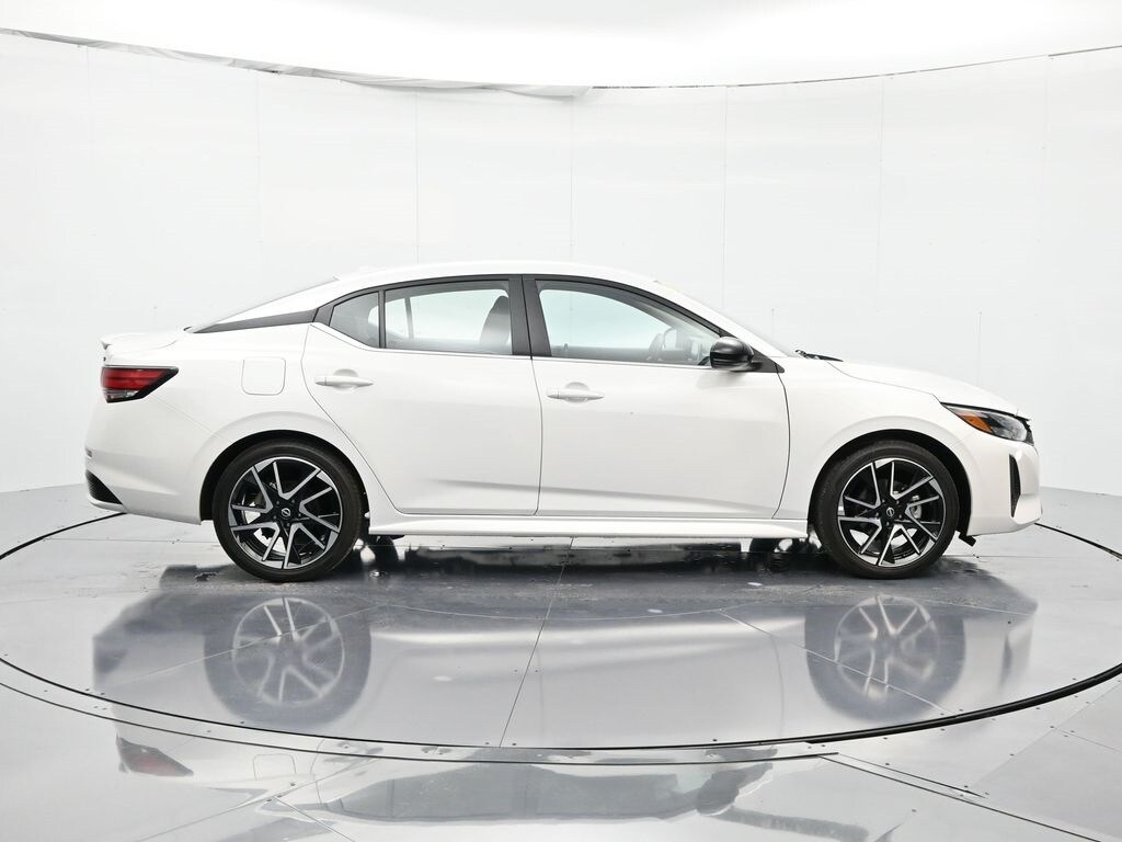 2025 Nissan Sentra SR photo 4