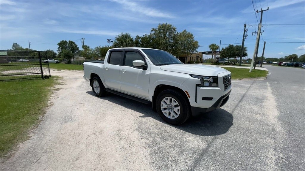 2022 Nissan Frontier SV photo 2