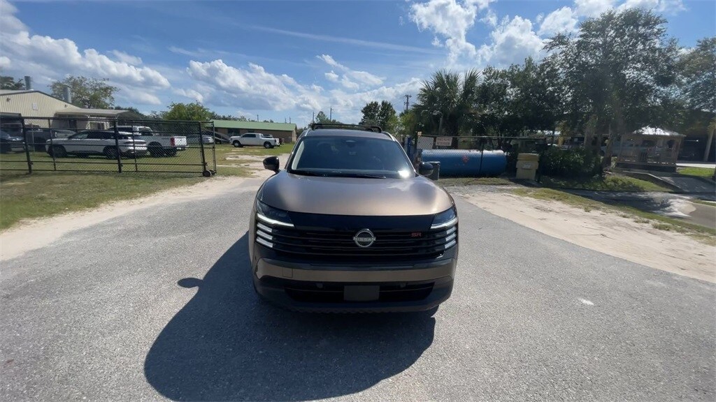 2026 Nissan Kicks SR photo 3