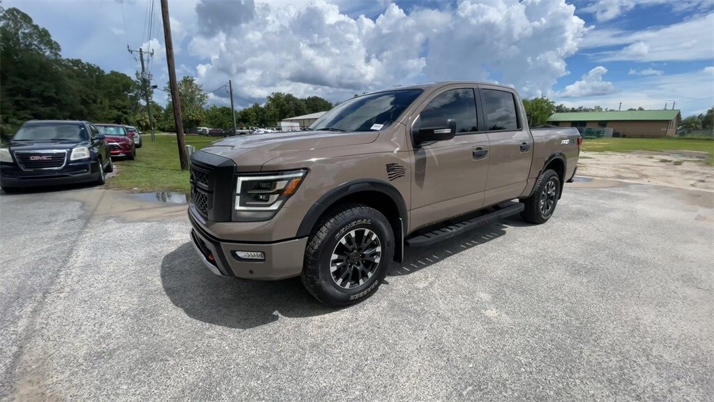 2022 Nissan Titan PRO-4X photo 4