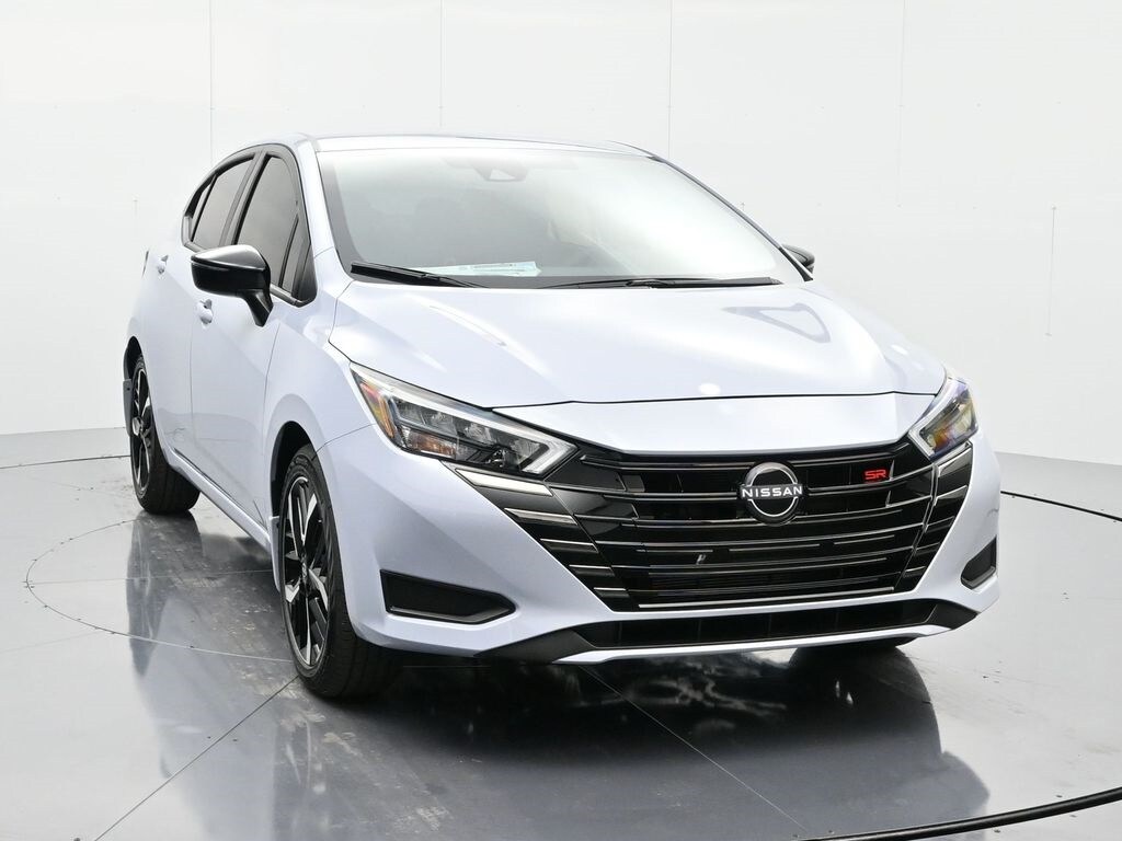New 2025 Nissan Versa 1.6 SR Sedan