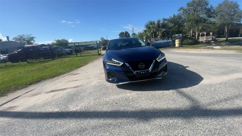 2023 Nissan Maxima SV photo 3
