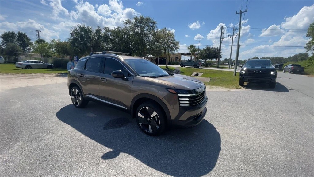 2026 Nissan Kicks SR photo 2