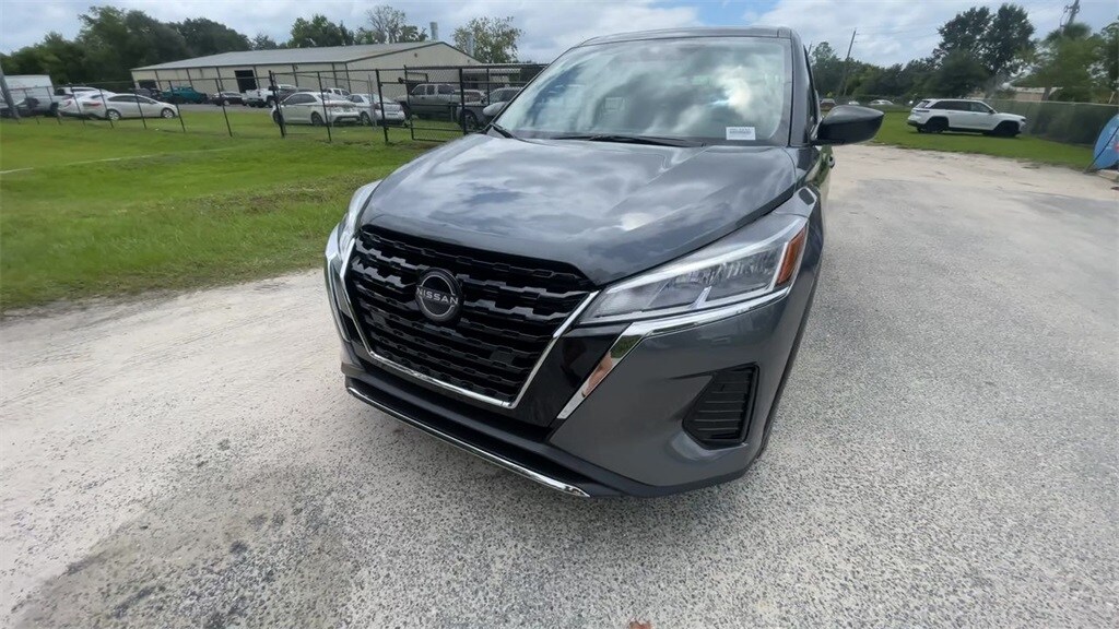 2025 Nissan Kicks Play S photo 3