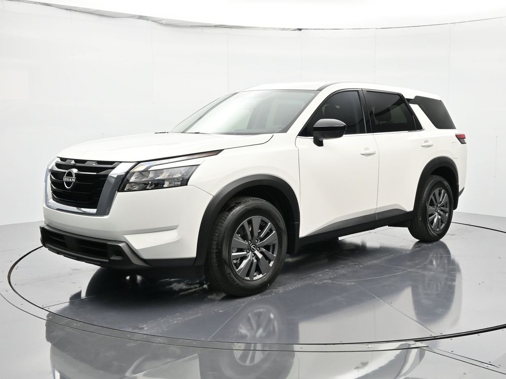 2025 Nissan Pathfinder S's photo