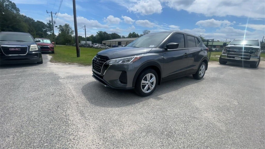 2025 Nissan Kicks Play S photo 4