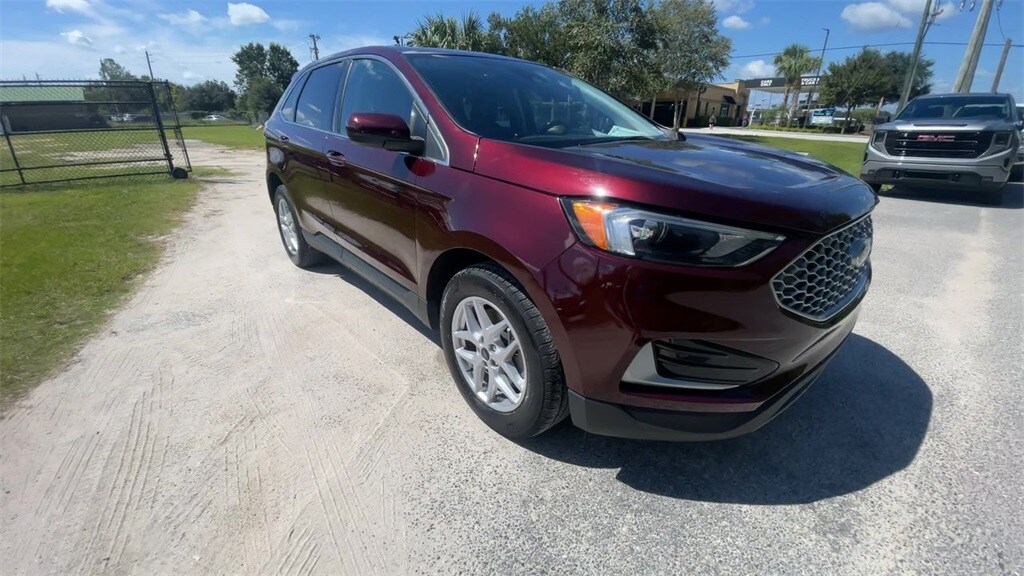 2024 Ford Edge SEL photo 2