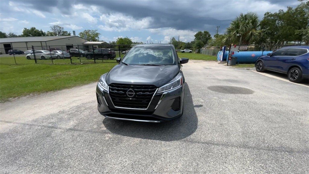 2025 Nissan Kicks Play S photo 3