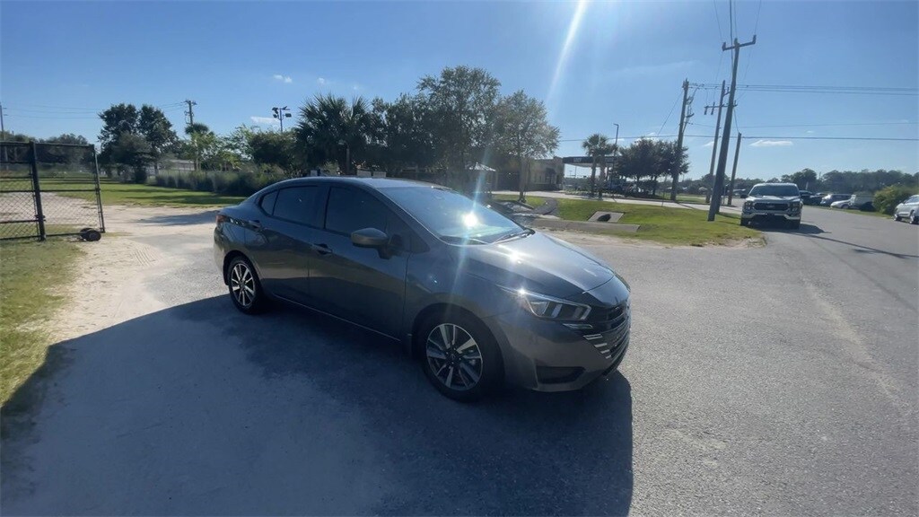 2024 Nissan Versa 1.6 SV photo 2