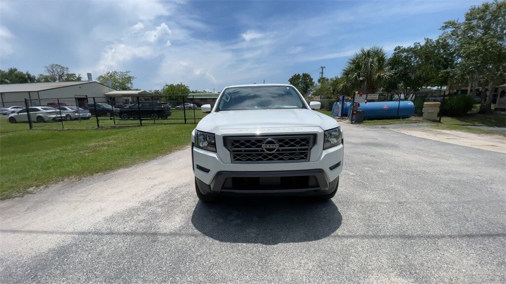 2022 Nissan Frontier SV photo 3