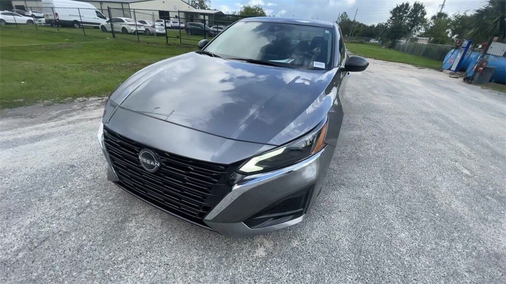2024 Nissan Altima 2.5 SV photo 3