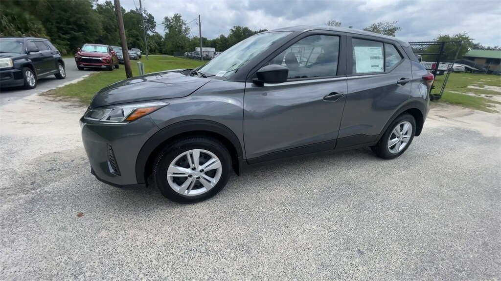 2025 Nissan Kicks Play S photo 4
