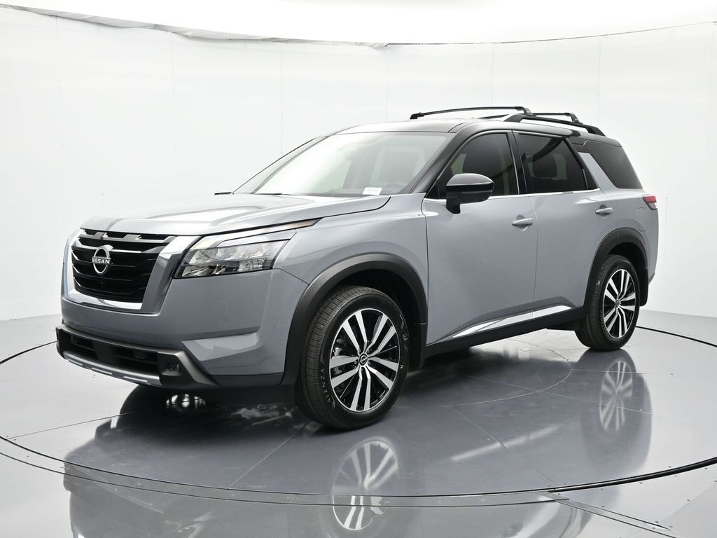 2025 Nissan Pathfinder Platinum's photo