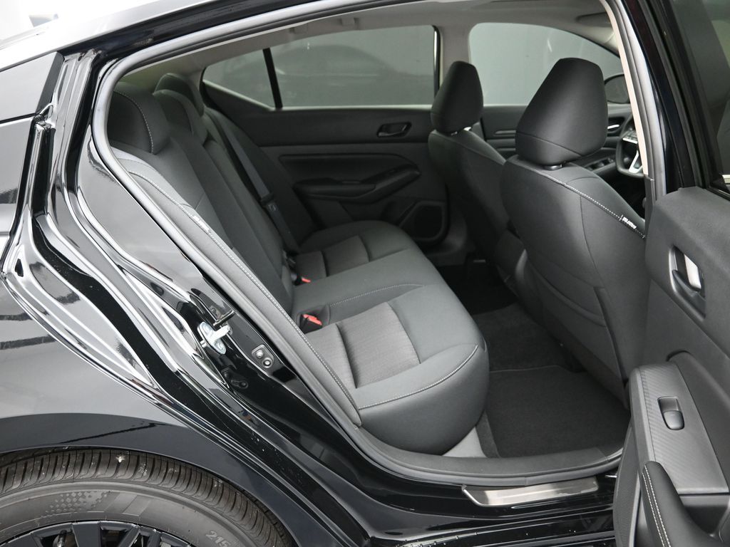 2025 Nissan Altima SV - Photo 25