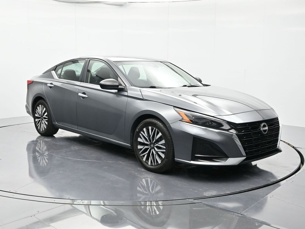 Used 2024 Nissan Altima 2.5 SV Sedan