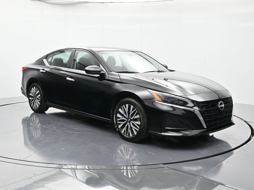 Used 2024 Nissan Altima 2.5 SV Sedan