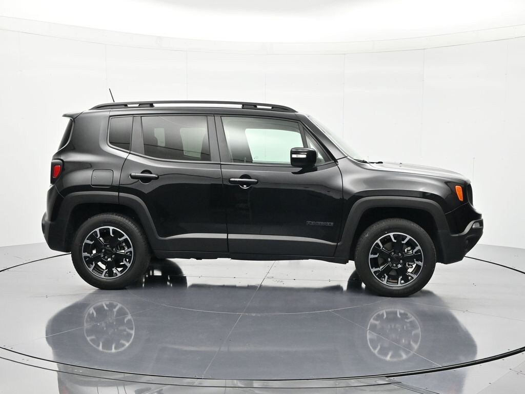 Used 2023 Jeep Renegade Latitude SUV