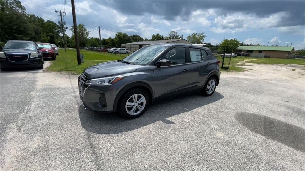 2025 Nissan Kicks Play S photo 4