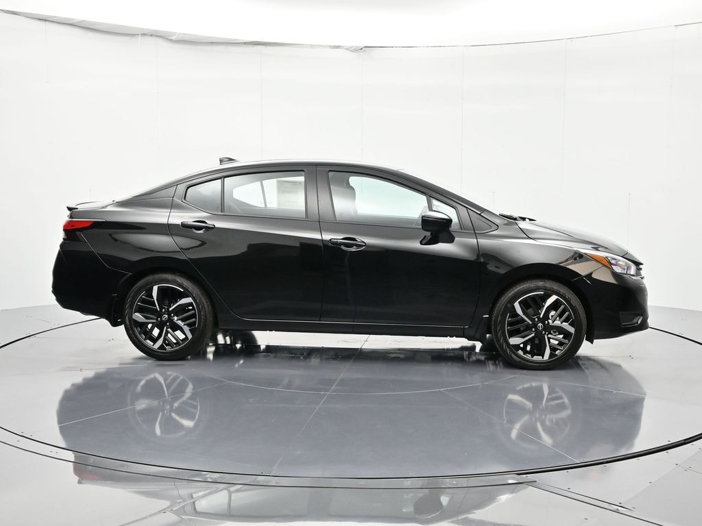 New 2025 Nissan Versa 1.6 SR Sedan