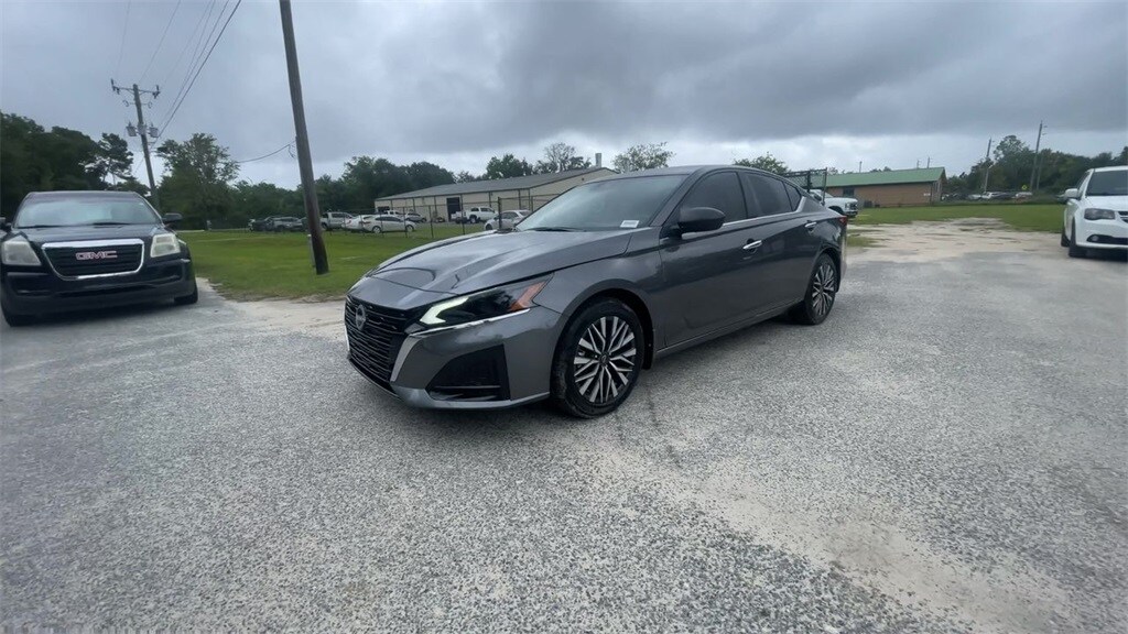 2025 Nissan Altima SV photo 4