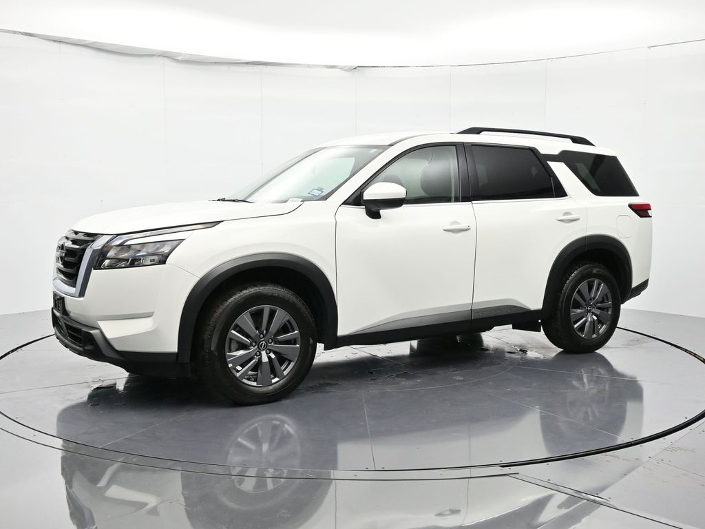 2025 Nissan Pathfinder SV's photo