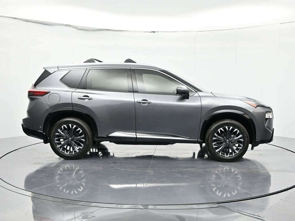 2026 Nissan Rogue Platinum photo 3