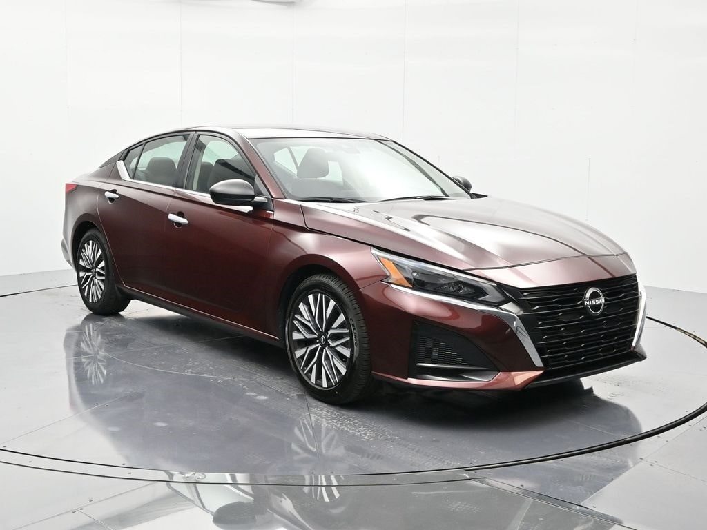 Used 2024 Nissan Altima 2.5 SV Sedan