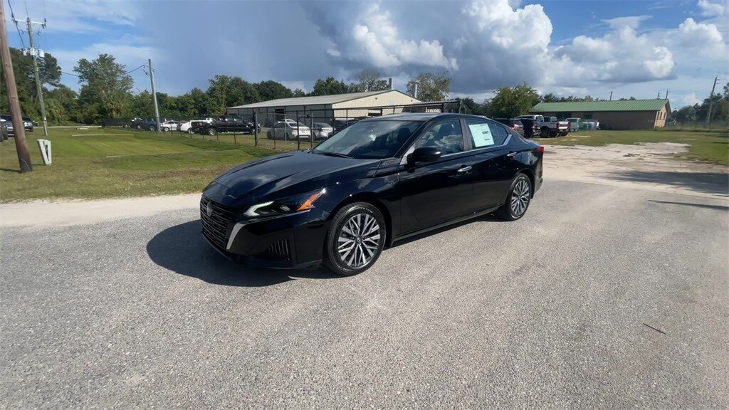 2025 Nissan Altima SV photo 4