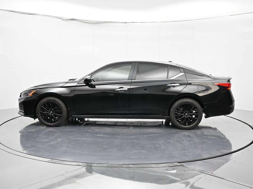 2025 Nissan Altima SV - Photo 8