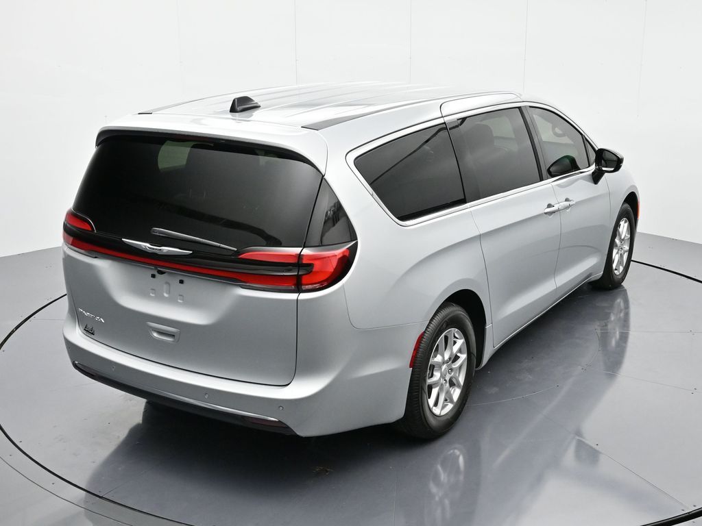 2026 Chrysler Pacifica Select - Photo 29