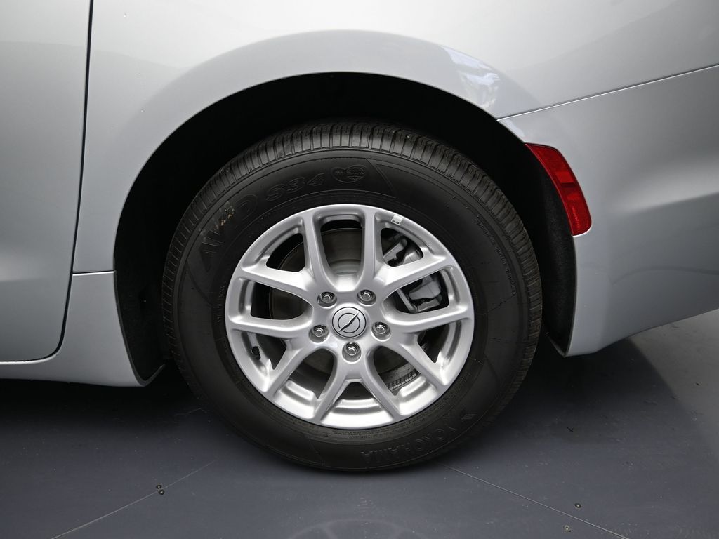 2026 Chrysler Pacifica Select - Photo 9