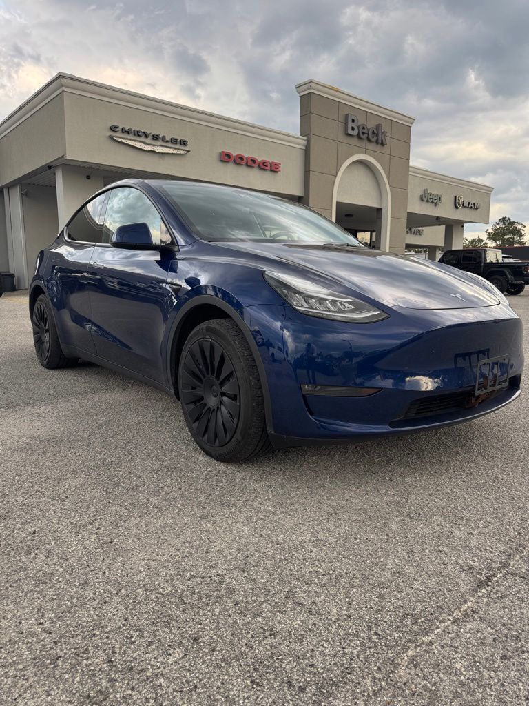 2022 Tesla Model Y Long Range Dual Motor All-Wheel Drive's photo