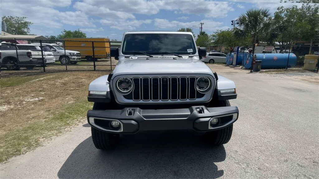 2024 Jeep Wrangler Sahara photo 3