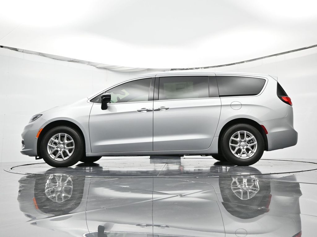 2026 Chrysler Pacifica Select - Photo 40
