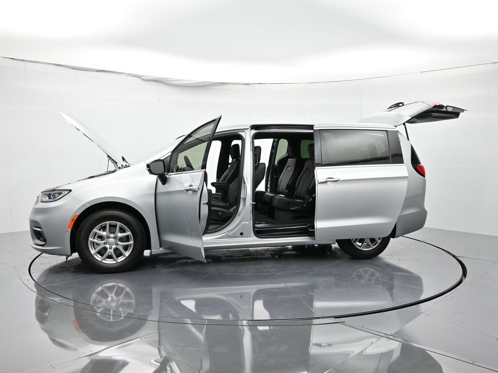 2026 Chrysler Pacifica Select - Photo 43