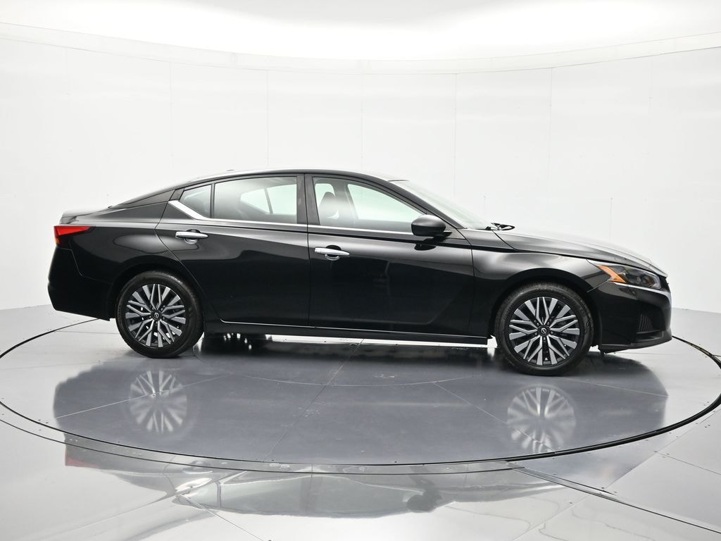 Used 2024 Nissan Altima 2.5 SV Sedan