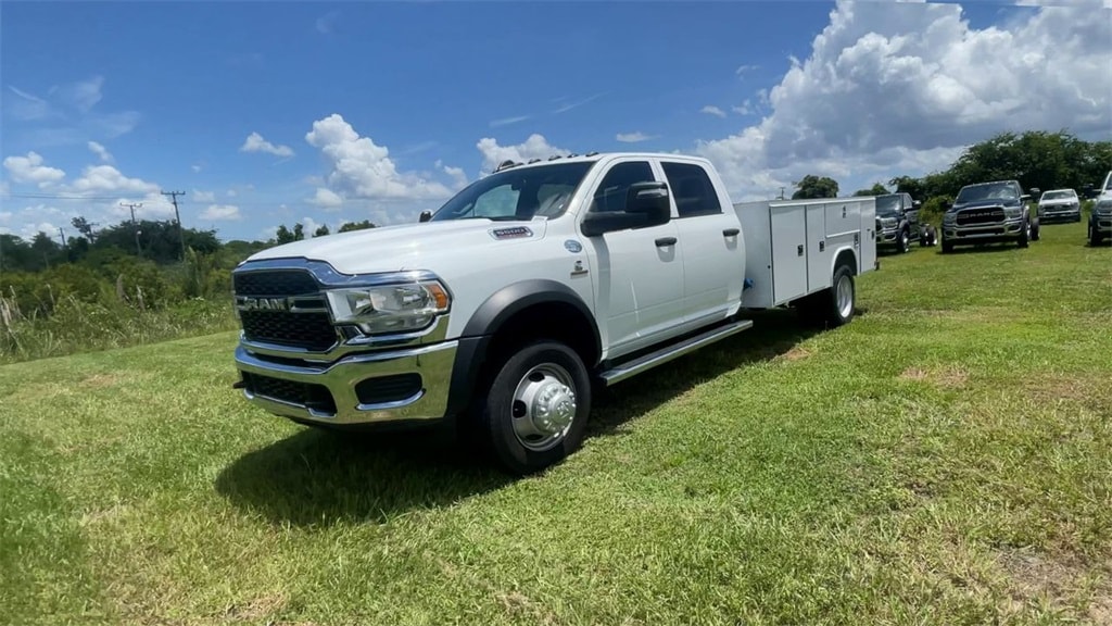 New 2024 Ram 5500 Chassis Cab 5500 TRADESMAN CHASSIS CREW CAB 4X4 84' CA Pickup