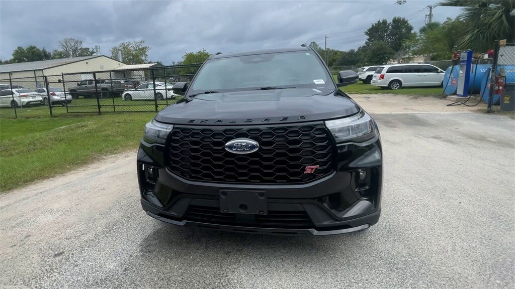 2025 Ford Explorer ST photo 3