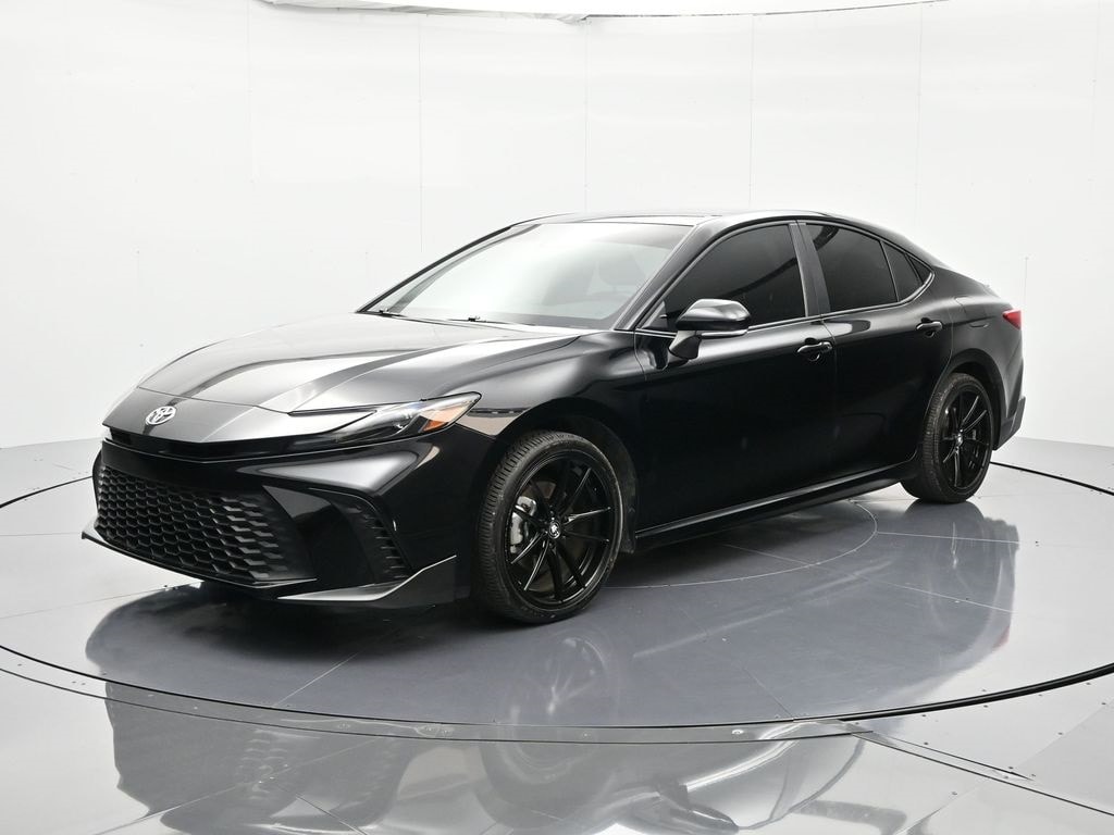 2025 Toyota Camry SE's photo