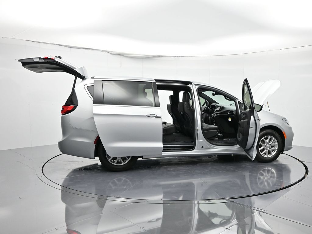 2026 Chrysler Pacifica Select - Photo 44