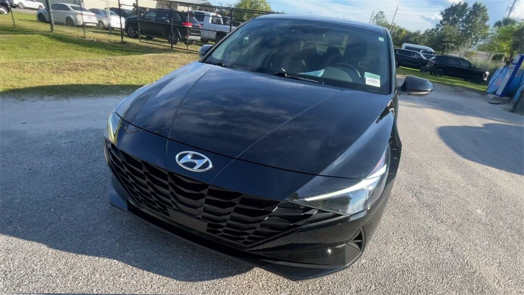 2022 Hyundai Elantra SEL Convenience photo 3