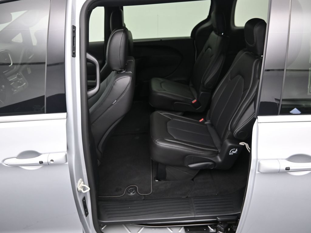 2026 Chrysler Pacifica Select - Photo 20