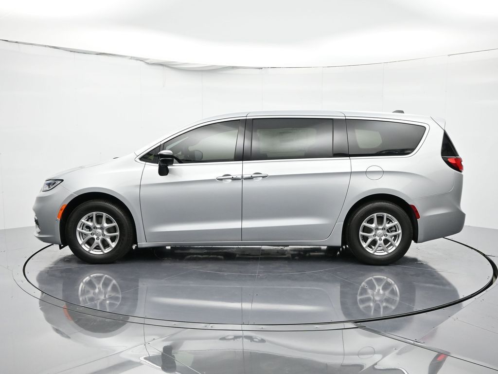 2026 Chrysler Pacifica Select - Photo 8