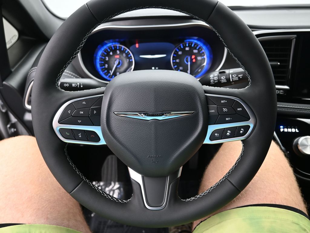 2026 Chrysler Pacifica Select - Photo 14