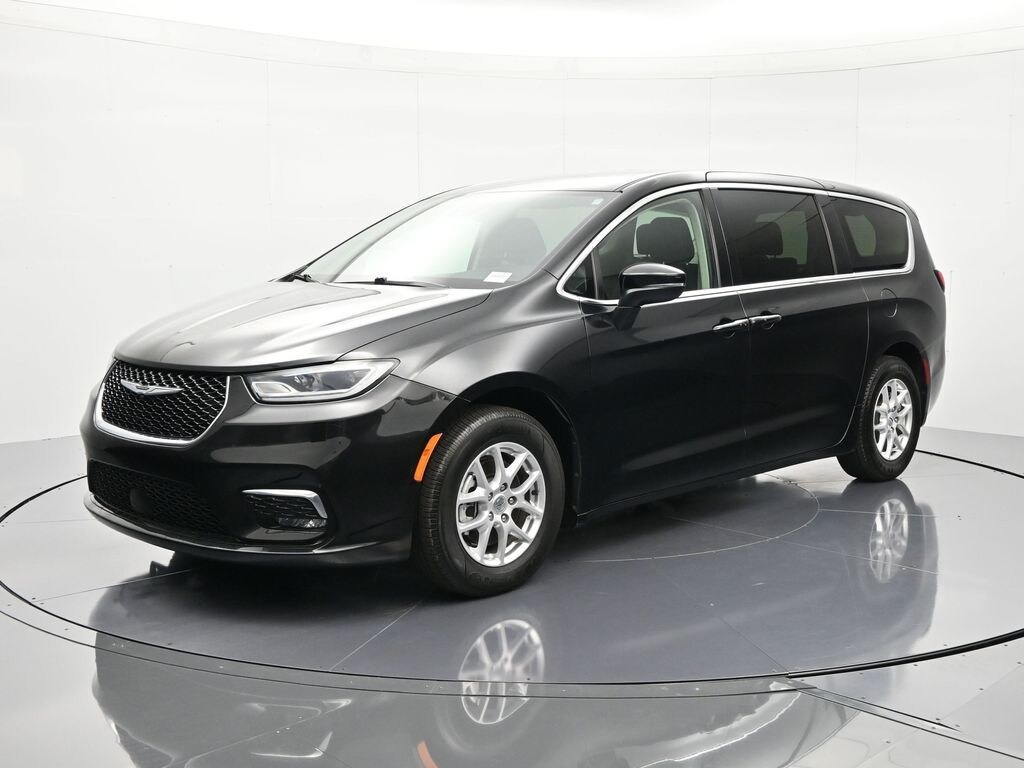 Used 2023 Chrysler Pacifica Touring L Van Passenger Van