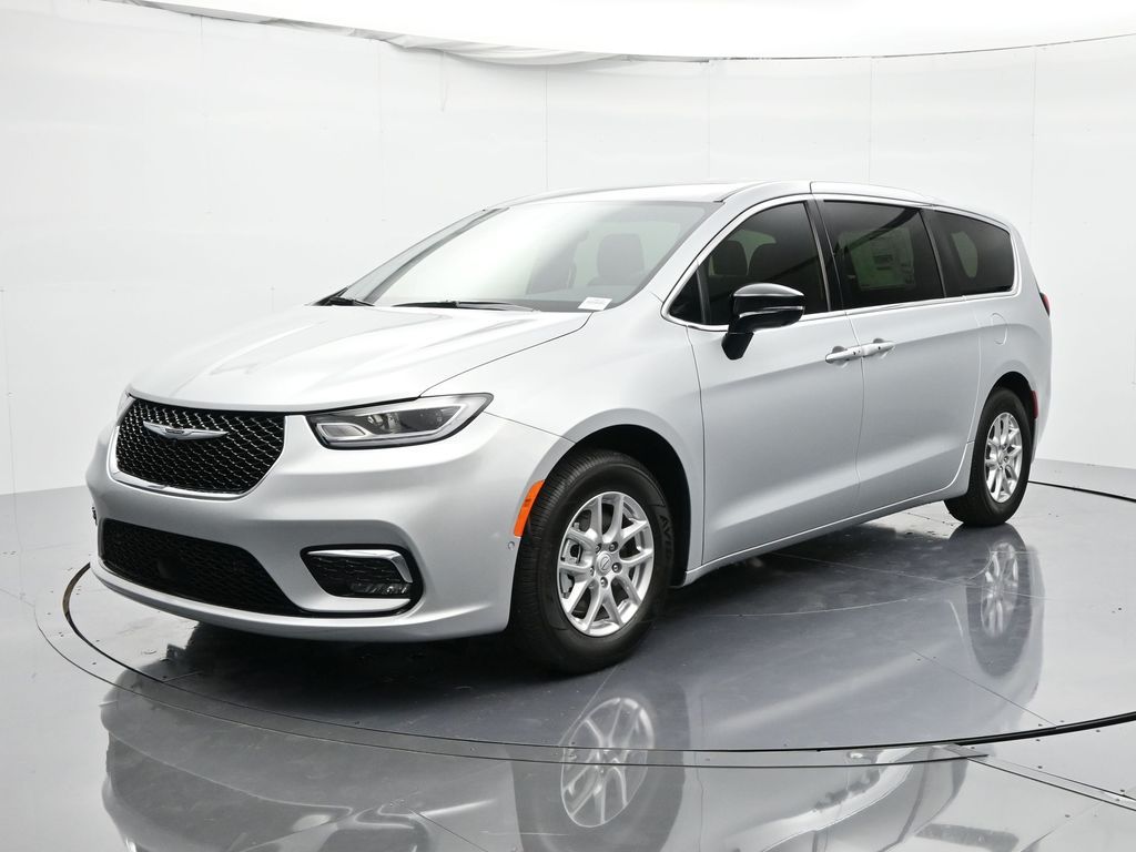 2026 Chrysler Pacifica Passenger Van 